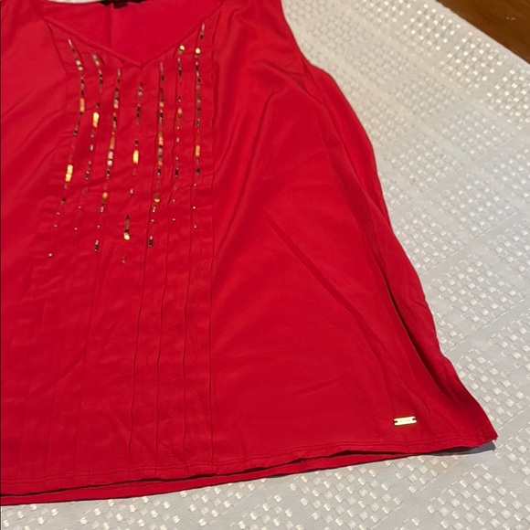 Red Sleeveless Top - Picture 4 of 12